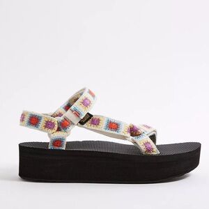 Teva Crochet Flatform Universal Sandals New in Box